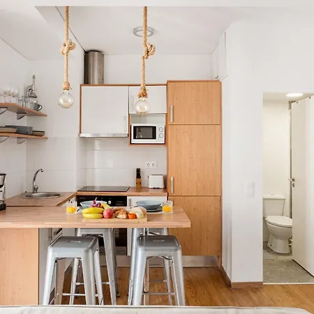 Curva Do 28 | Alfama Lisboa