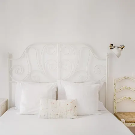 Curva Do 28 | Alfama * Lisbon