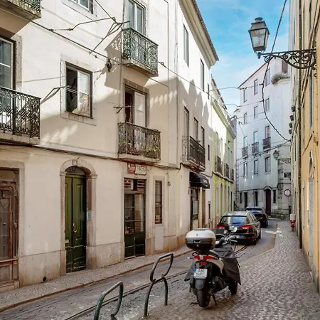 Curva Do 28 | Alfama