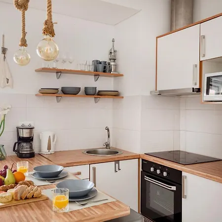 Апартаменти Curva Do 28 | Alfama *